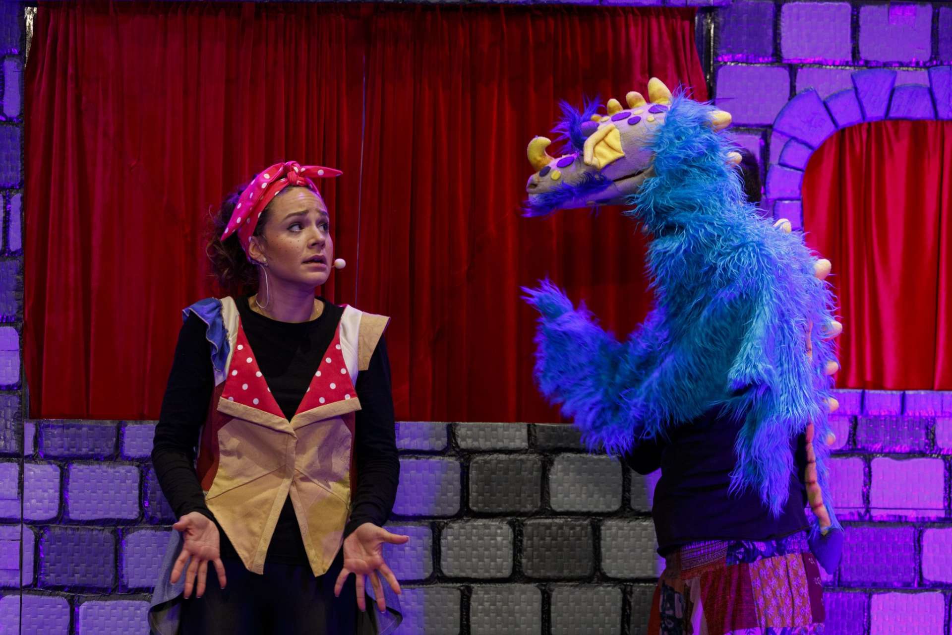 FAMFEST- Festival de Teatro Familiar en el Parque Europa- PETRONILA, UN CUENTO DE DRAGONES, PRÍNCIPES Y PRINCESAS - Luce