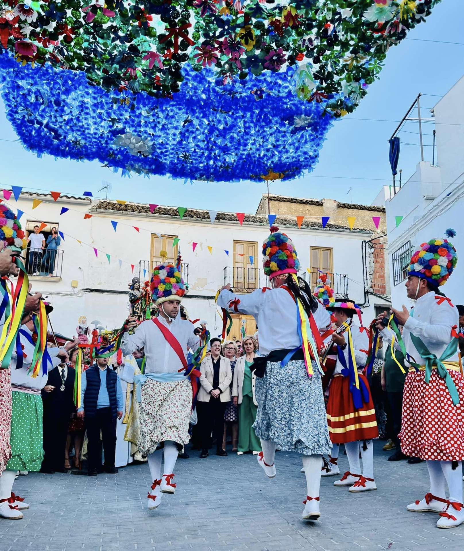 San Isidro Labrador y los ancestrales Danzantes sirven de pórtico a la Feria Real de Fuente-Tójar