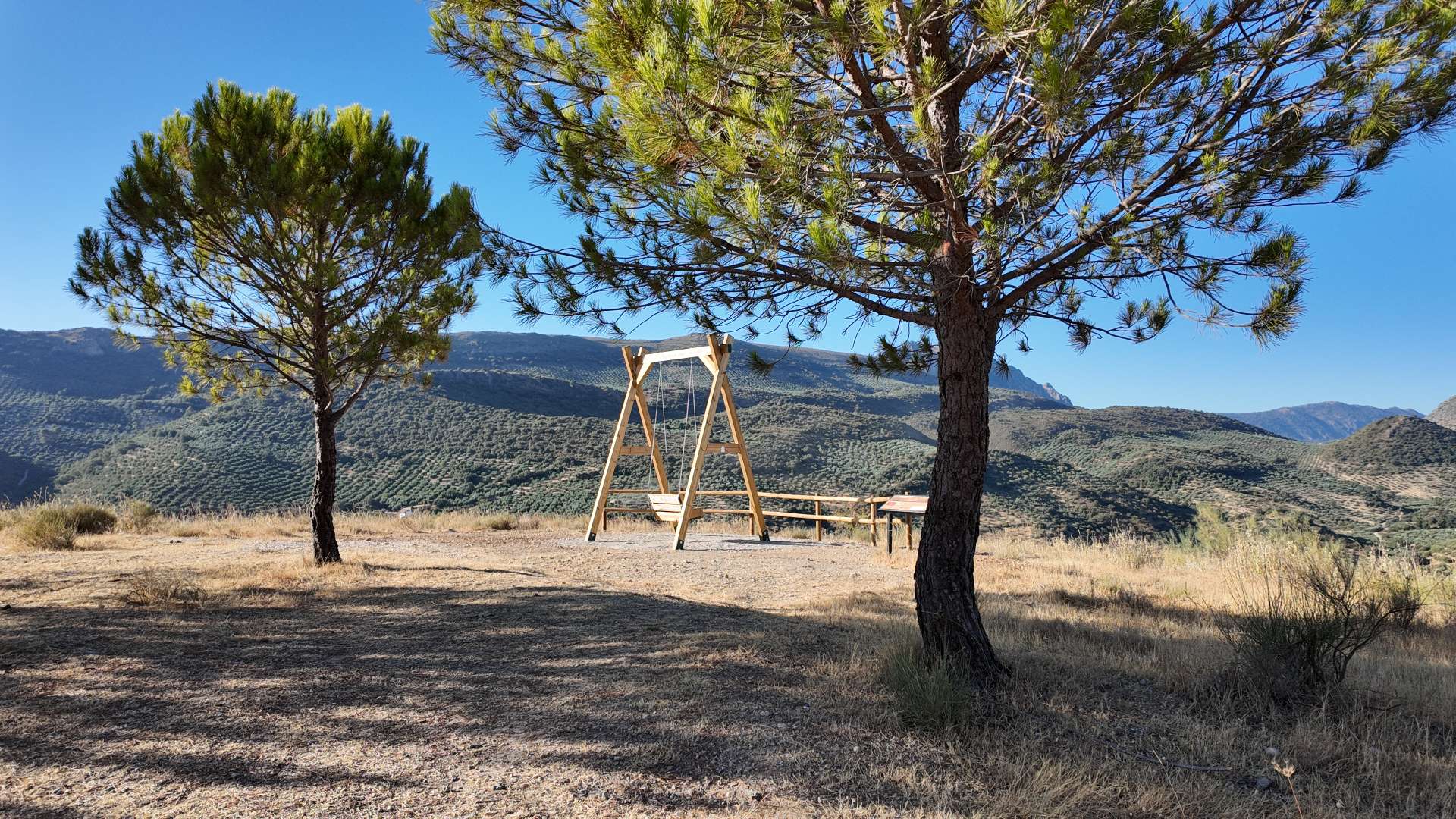 La Mancomunidad de la Subbética crea seis nuevos senderos entre los que destaca la Ruta de los Columpios Gigantes de Car